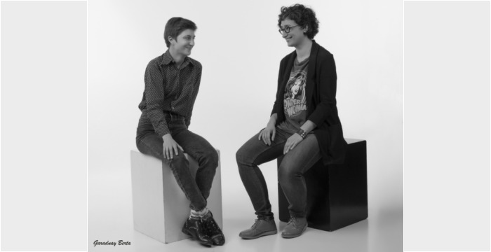 Egy közösség csak akkor lehet erős, ha nyitott minden generációra, és tagjai megosztják egymással tapasztalataikat. (Anna 23)
Próbáljátok meg először a mikrokörnyezetetekben megteremteni azt a szeretetet, boldogságot és komfortérzést, amihez kapcsolódni tudtok. Ezen dolgozzatok fáradhatatlanul. Ha nem találjátok, akkor építsetek magatoknak újat. Ha ez megvan, bármivel meg tudtok majd küzdeni, mert a legfontosabb dolog az életben, hogy szeretve legyetek és szeretni tudjatok. Magatokat is. Itt kezdődik minden. (Anna 38)