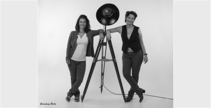 Ugyan más időben és más körülmények között fedeztük fel önmagunkat és vívtuk ki helyünket a világban, a változás szelleme összeköt minket. (Anna 35)
Kifejezetten szerencsésnek érzem magam, hogy nem korábban, a 60-as, 70-es években kellett élnem leszbikusként. Ugyanakkor ezek a szenvedésekkel teli évek segítettek a mostani generációnak, hogy feltegyenek olyan kérdéseket, amiket az előző generáció fogalmazott meg. És igenis, ma több lehetősége van egy nőnek, hogy alternatív módon boldog legyen. (Erika 39)