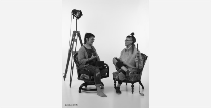 Sok mindenben nagyobb szabadsággal rendelkezünk, így például önkifejezésben és társkeresésben, de a harc ugyanaz. (Jojó 35)
„Úgy neveltek minket, hogy jobban tiszteljük a félelmet, mint az önkifejezés és önmeghatározás szükségletét, de míg csendben várunk a felelemnélküliség e fényűzésére, megfulladunk a hallgatás súlyától." (Audre Lorde) (Judit 50)